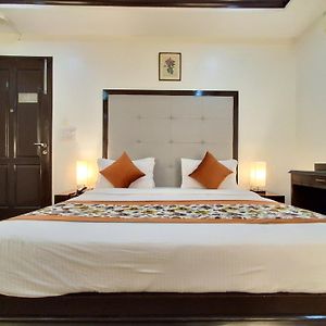 Hotel Veer Palace Safdarjung Near Bhikaji Cama Place